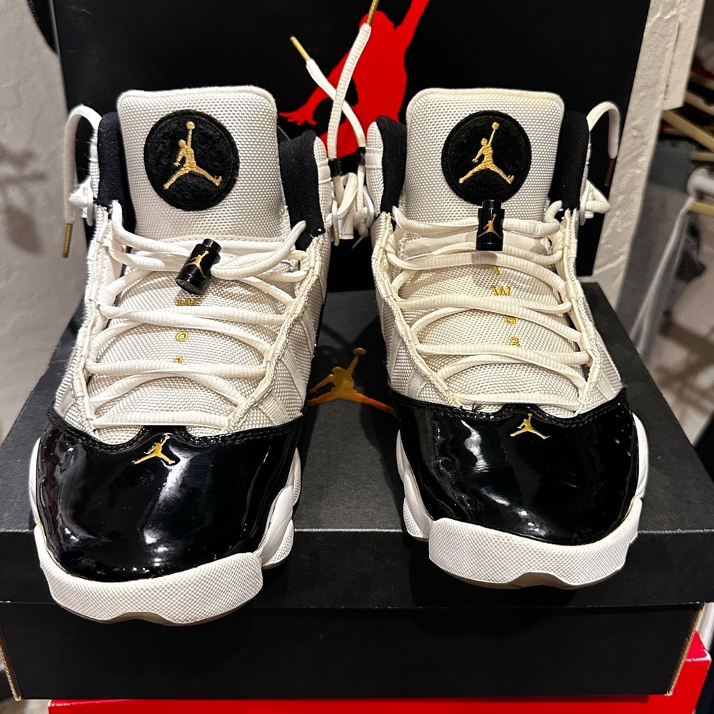 Jordan 6rings black and metallic gold size 9 in Men’s